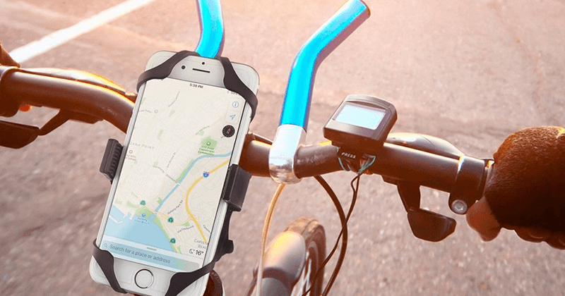 Zo voorkom je een boete voor fietsen met je smartphone 
