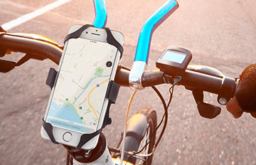 Zo voorkom je een boete voor fietsen met je smartphone 